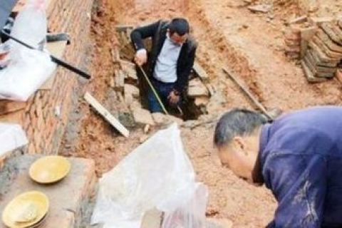 做梦梦见白棺材没有封土，梦境背后的深层含义与心理解析