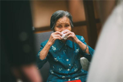 梦回往昔，泪洒纸钱——再探梦中奶奶逝去的深层含义