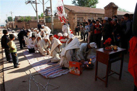 周公解梦大全，梦见多家死人丧事场面，预示何意？