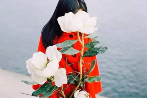 梦见自己身受重伤有很多血，梦境背后的深层含义与心理解析