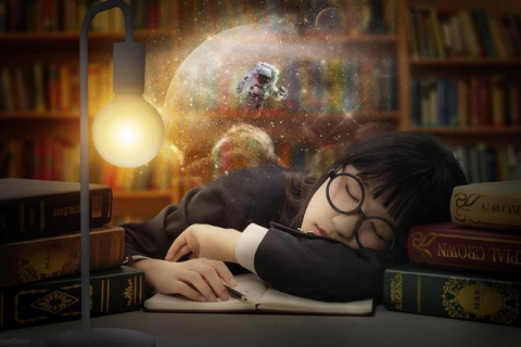 昨晚梦到和两个陌生男生在一起，梦境的深层解析与心理暗示