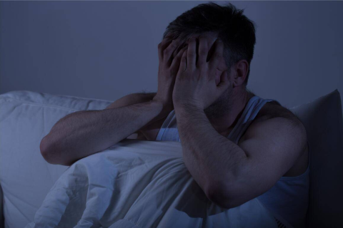 梦见男友与他人共眠，情感焦虑与内心冲突的梦境解析