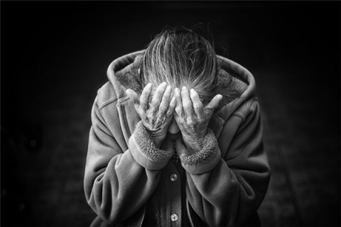 梦见父亲去世自己又生孩子，梦境背后的深层含义与心理解析