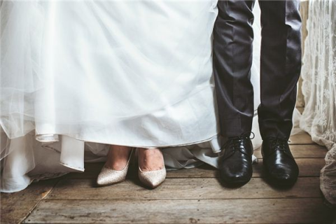 婚礼上的阴影，梦见与丈夫结婚时前任不肯离去的深层解析