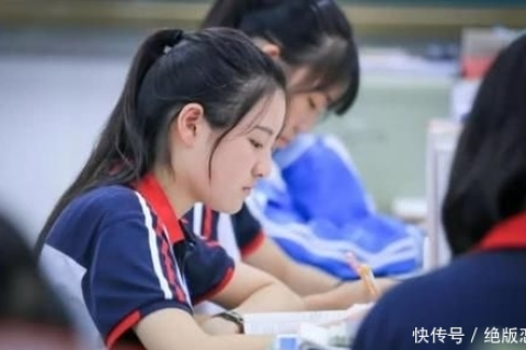 梦境中的启示，我三次梦见班级优秀女孩，她究竟传递了什么信息？
