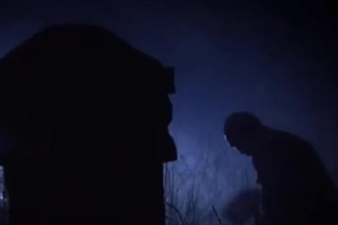 深夜的哀思，连续梦境中的母亲与棺材