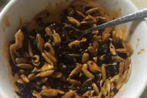 经常梦到与逝去姐姐共度的奇妙之旅，心灵的慰藉与未竟的对话