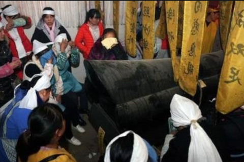 梦见父亲去世给父亲守灵香火被风吹灭了，解读梦境中的哀思与希望