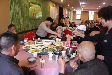 梦境交织，梦见祭拜与老人回望的深意解析