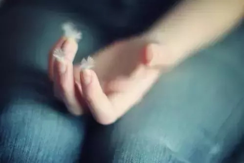 分手后的梦境，男友受伤的手与未了情缘