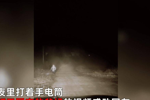 梦境中的重逢，梦见去世父亲回归的深层预兆与情感解析