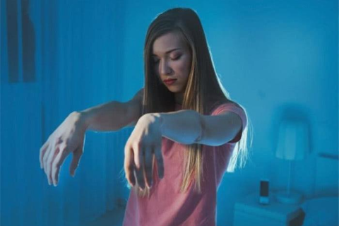 梦见自己把女儿耳朵用指甲剪修剪了，解读梦境背后的深层含义