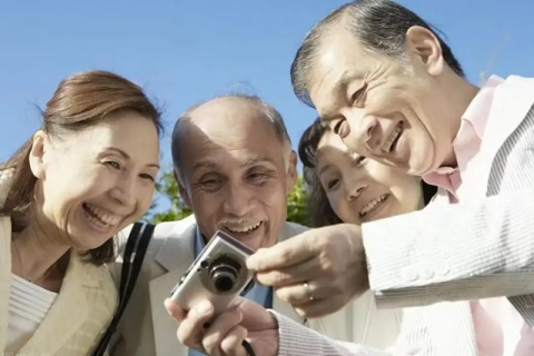 梦境中的温暖拥抱，解析梦见熟悉异性抱持的深层含义