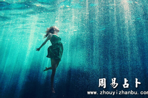 梦境迷雾，解析梦见自己站在水里无法前行的深层含义