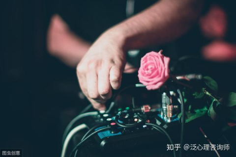 梦见自己的丈夫死了预示着什么事，梦境背后的深层含义与心理解析