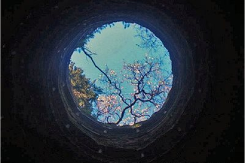 梦境破碎，梦见别人棺材被打破的深层解析
