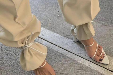梦境的交错，梦见穿女人鞋子的深层解析