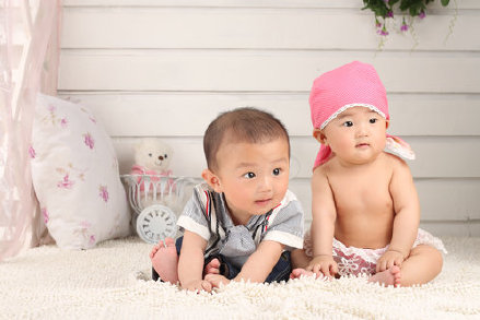 梦见捡了两个男婴双胞胎，梦境背后的深层含义与解析