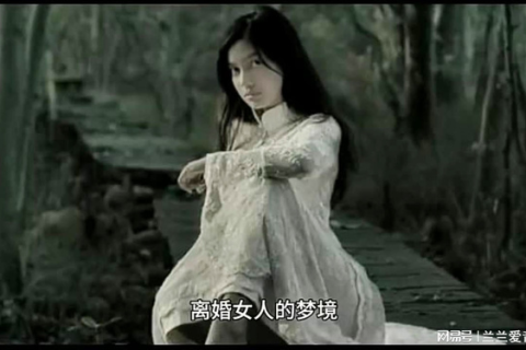 梦境交织，解析梦见自己女人没穿衣服还有别的男人的深层含义