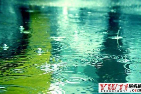 梦见下血雨，神秘预兆还是心理映射？
