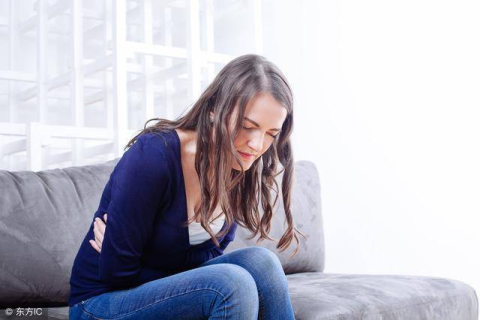 女人梦见自己月经血，梦境背后的深层预兆与心理解析