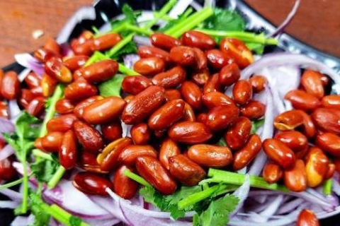 梦见给别人花生米，寓意、解析与心灵启示