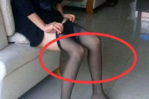 梦见别人穿我的袜子，梦境背后的深层含义与解析