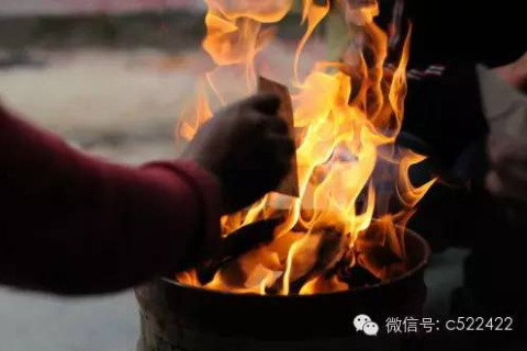 梦见给亲人烧纸哭咋回事，解读梦境中的情感与象征