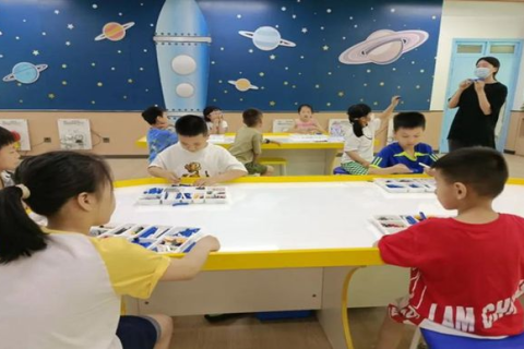 梦境中的教室，探索与同学共度的奇妙之旅