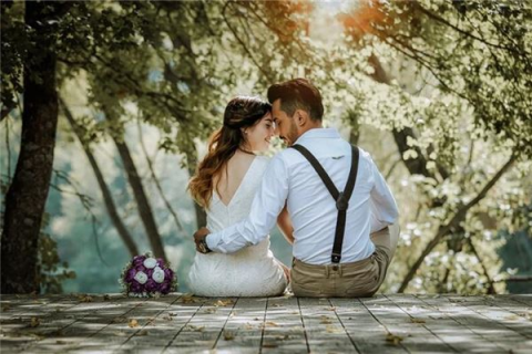 梦境的迷雾，解析梦见老公和别人结婚的深层含义