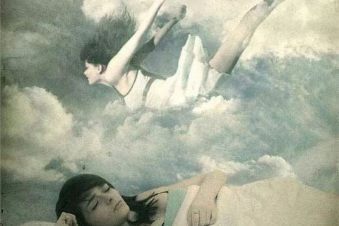 梦境中的重逢，父亲已故，梦中再逝，小女孩的呼唤与守护