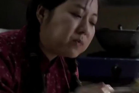 梦境中的温情传递，解析梦到婆婆给我两个生鸡蛋叫我吃的深层含义