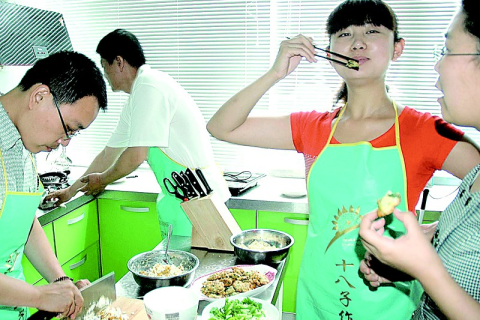 梦境中的温情传递，梦见拿钱给爸爸买菜