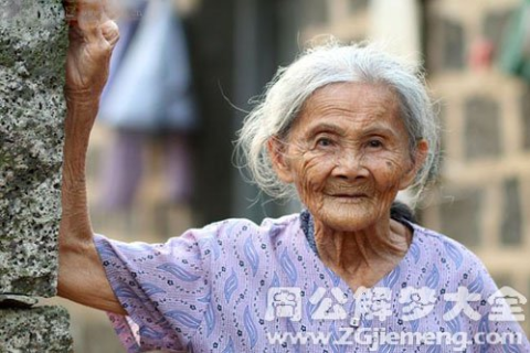 解梦，梦到被妈妈追杀