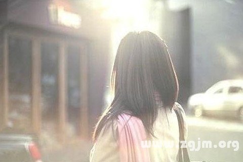 梦见自己的头发长长了还有自己在梳着长长的头发，探索梦境中的自我成长与梳理