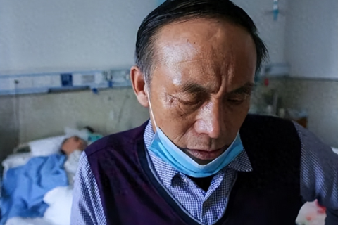 做梦梦到和一个人拥抱，情感深处的渴望与内心世界的映射