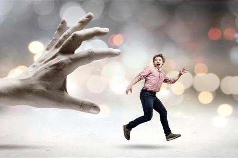 梦境追逐，为何我总是梦到被别人追赶，并一直疯狂地奔跑？