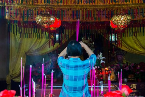 梦见烧香拜菩萨，探寻梦境背后的深层含义