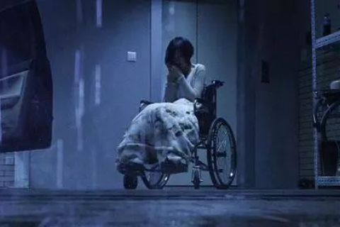 解读噩梦，一位持枪五十岁女性的恐怖梦境