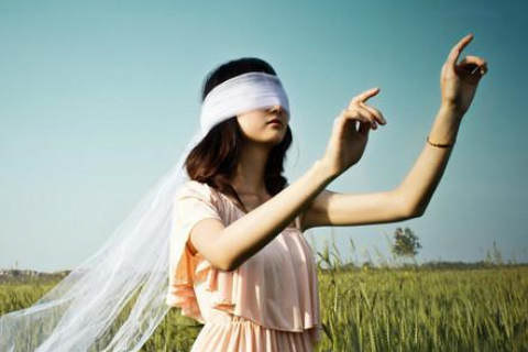 女人梦见与逝去亲人对话，梦境背后的深层含义与心灵慰藉