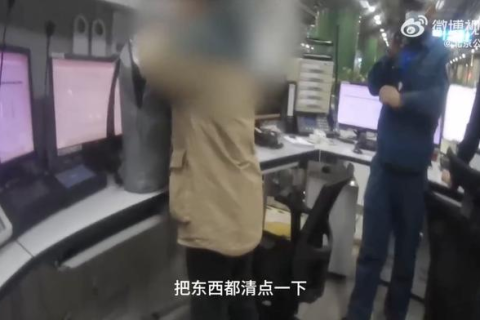 从梦境的奥秘探索，梦见自己几次从高处坠落却安然无恙的心理解析