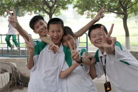 重逢旧梦，初中同学的意外归来与神秘邂逅