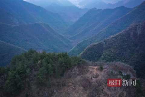 梦境探秘，大山上的坟墓与满山的启示