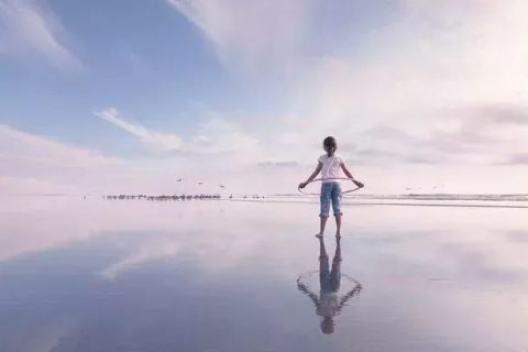 梦见与自己喜欢的人牵手，探索梦境中的浪漫与情感