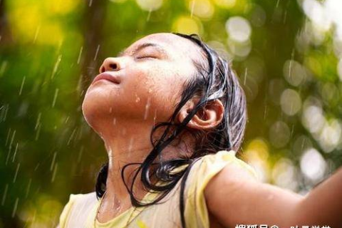 梦境解析，梦到下雨被淋湿，寓意与解析