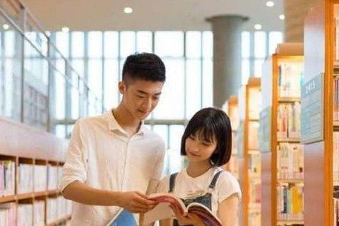 重逢在梦境，与初恋女友的半年分离后的意外相遇