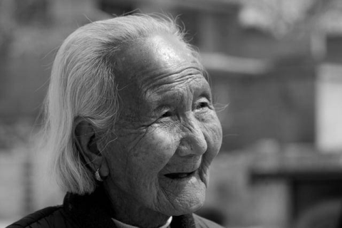 周公解梦，梦见亲姥姥去世，情感与记忆的交织梦境