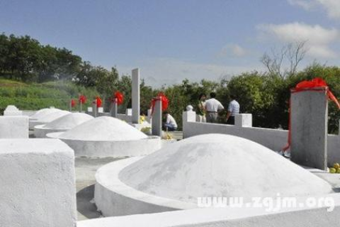 梦见坟地，如何解读与应对？