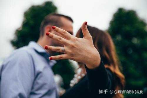 梦境交织，前男友的微信与激烈接吻的启示