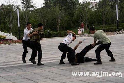 解梦高手揭秘，梦到打架的深层含义与心理解析
